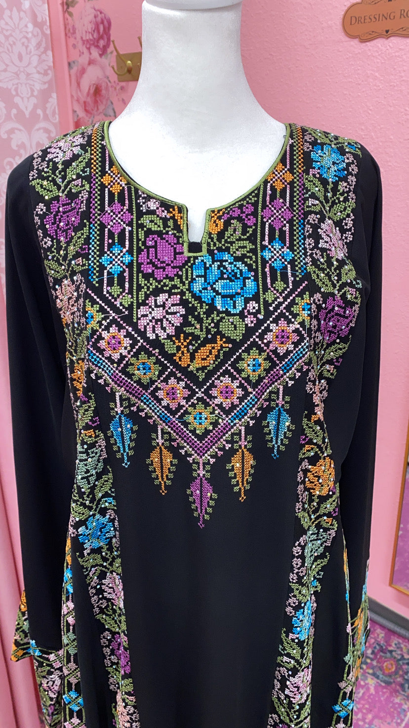 Traditional Tatreez Thobe